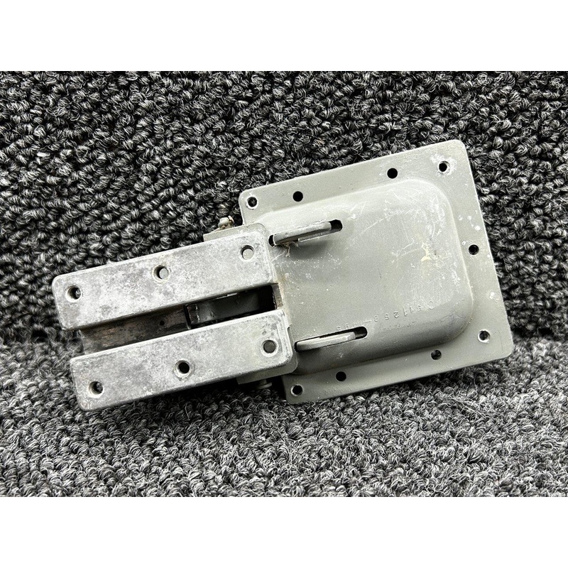 0511258-2 Cessna 150J Cabin Door Latch Housing Assy LH or RH (Minus Bolt)
