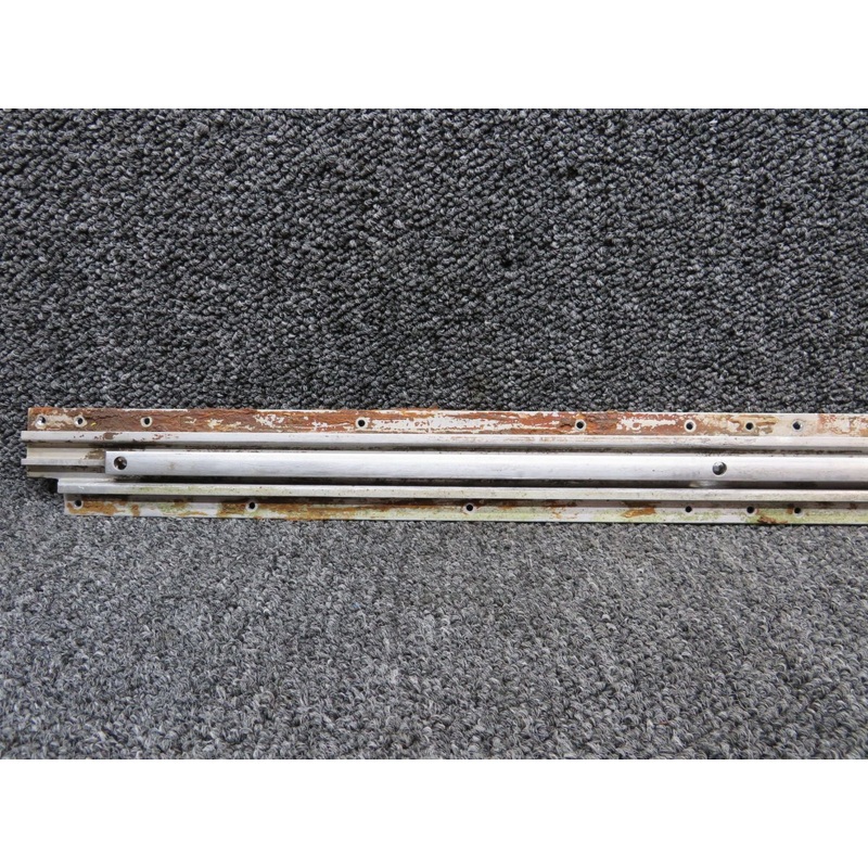 0511240-3 Cessna 172H Seat Rail Outboard RH