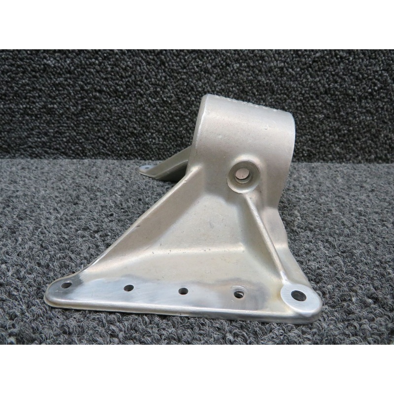 0543013-1 Cessna 172N Nose Gear Fitting Upper