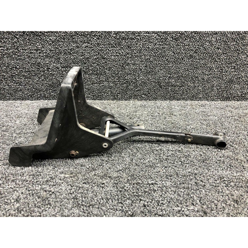 0413578-1 / 0511336-1 Cessna T207A Rudder Pedal W/ Link & Bellcrank