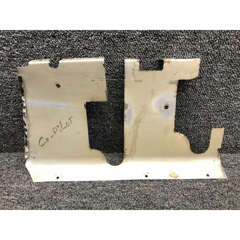0513058-1 Cessna 172K Shield Rudder Bar RH