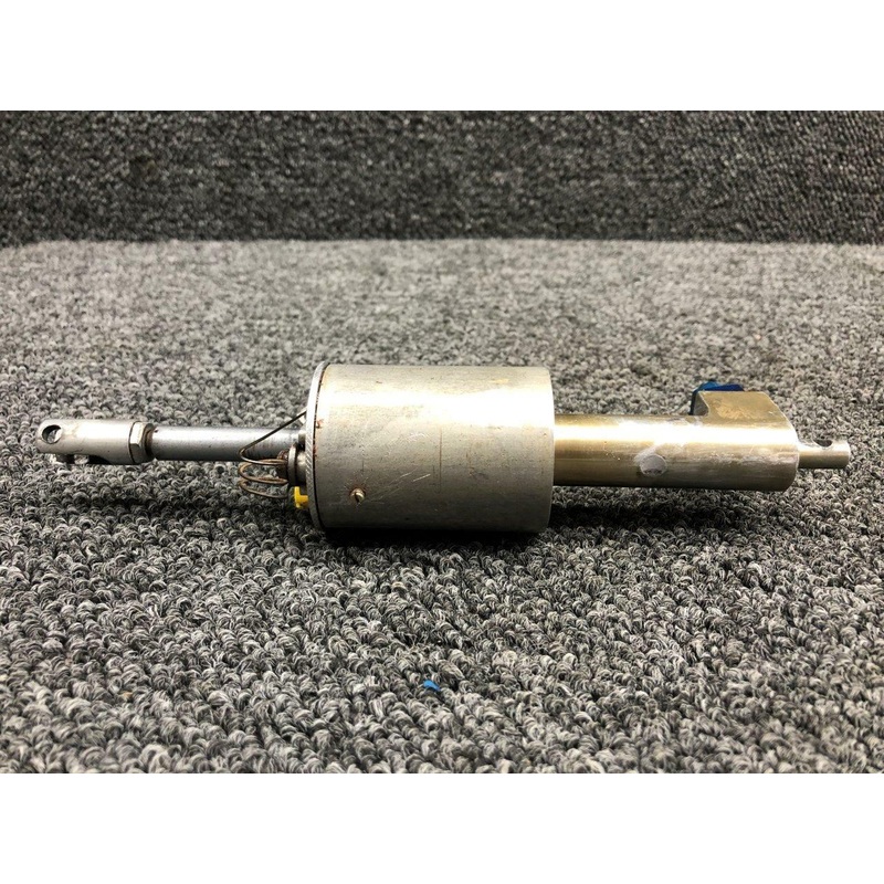 0541138-12 (WEU: 0541138-18) Cessna 172 Master Brake Cylinder Assy RH