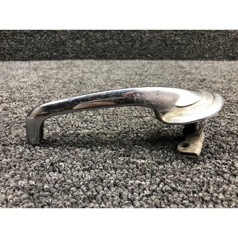 0511303-1 / 0511227-7 Cessna 172 Interior Cabin Door Handle LH W/ Shaft