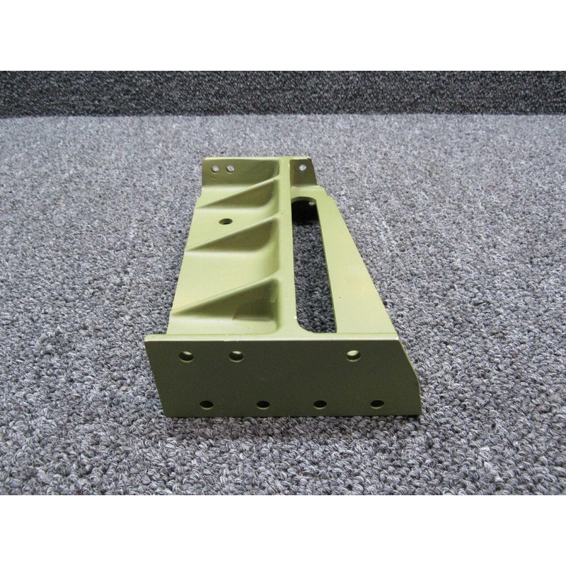 0541121-1 (CAST: 0541121-497) Cessna 172K Main Gear Support Outbd LH (ZINC)