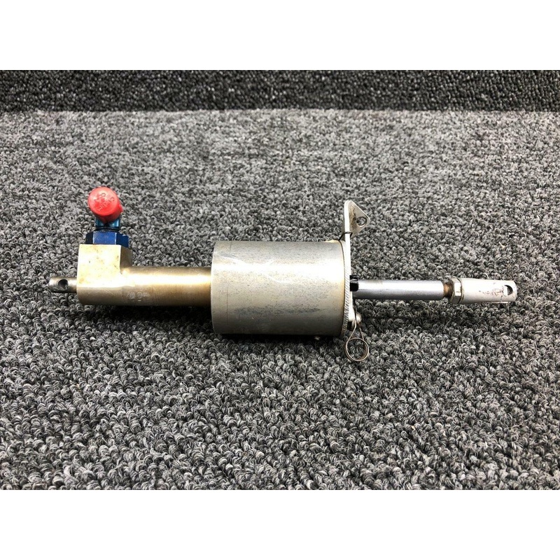 0541138-13 (WEU: 0541138-17) Cessna 172 Master Brake Cylinder Assy LH