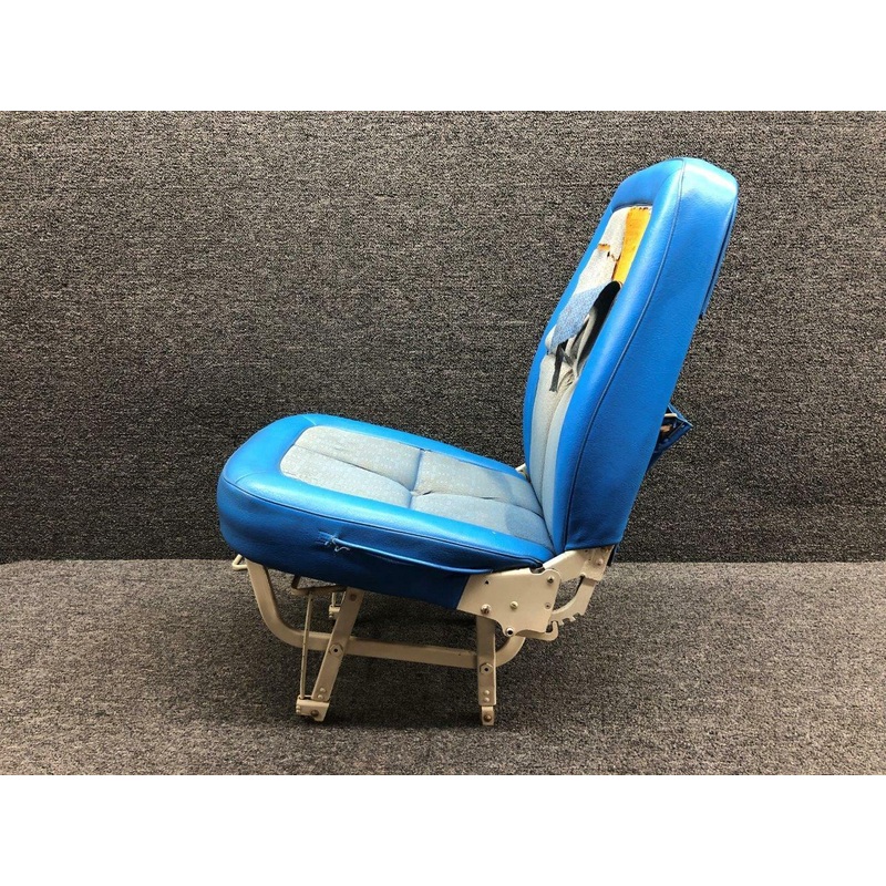 0514104-1 Cessna 172M Seat Assembly Pilot / Co-Pilot (Rails: 11)