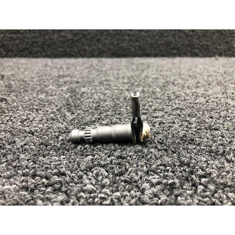 0711029-2 Cessna 210 Cabin Door Shaft Assembly RH