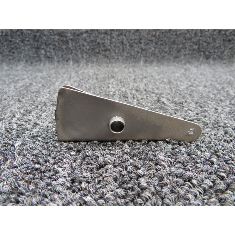 0510167 (Use: 0510167-0) Cessna 172-182 Flap Lever Latch