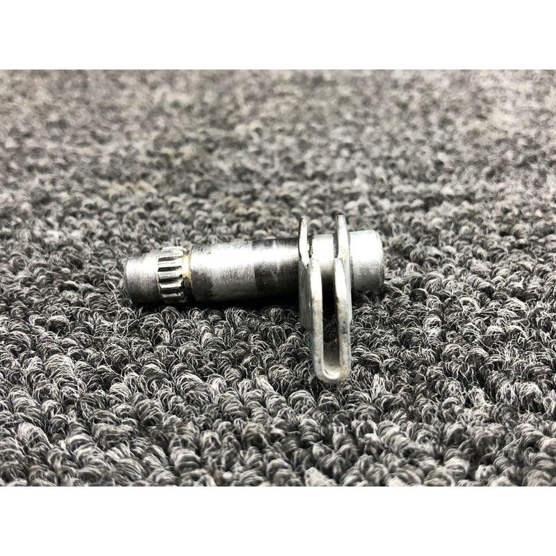 0511227-6 Cessna 175 Cabin Door Handle Shaft RH