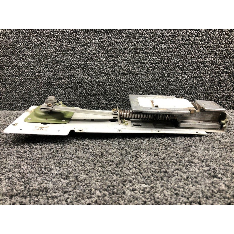 0511256-1 / 0413195-5 / 1511212-6 Cessna 172H Cabin Door Latch Assembly LH