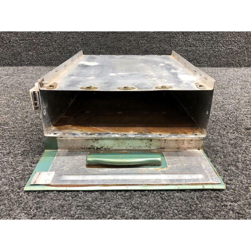 0513320-8 / 0513321-1 Cessna 172K Map Case Assembly W/ Door