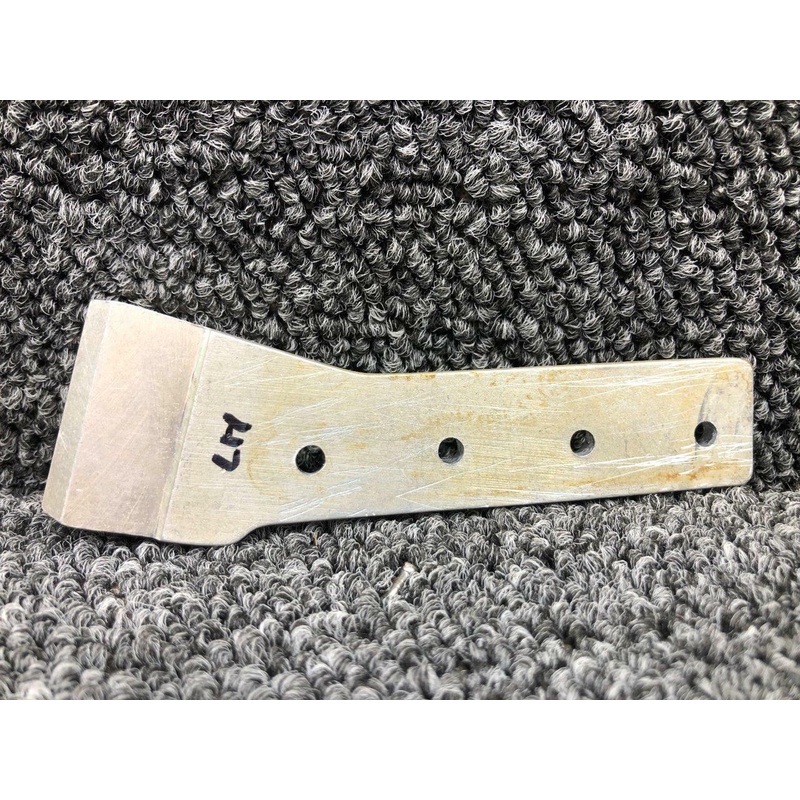 0513372-1 Cessna 172H Tunnel Fitting LH
