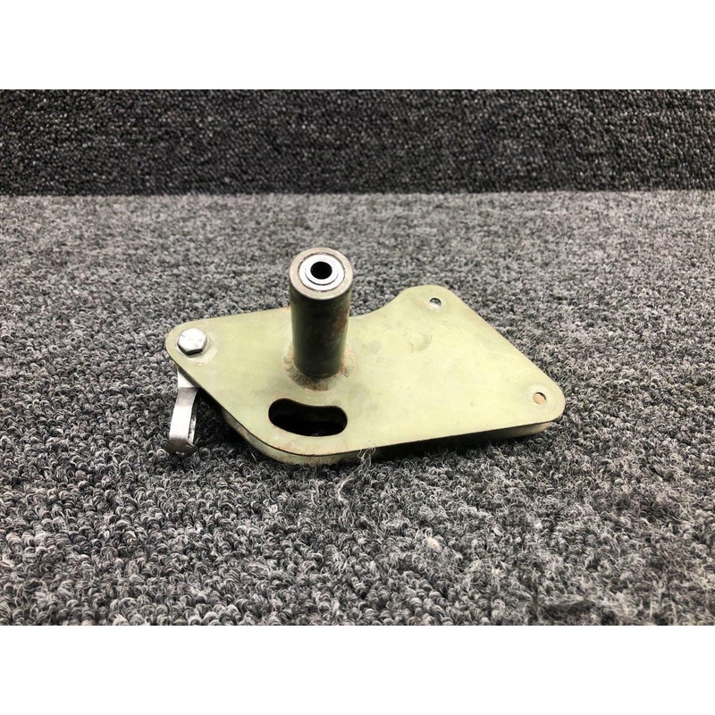 0523223 (USE: 0422430-1) Cessna 172G Aileron Bellcrank Assembly LH