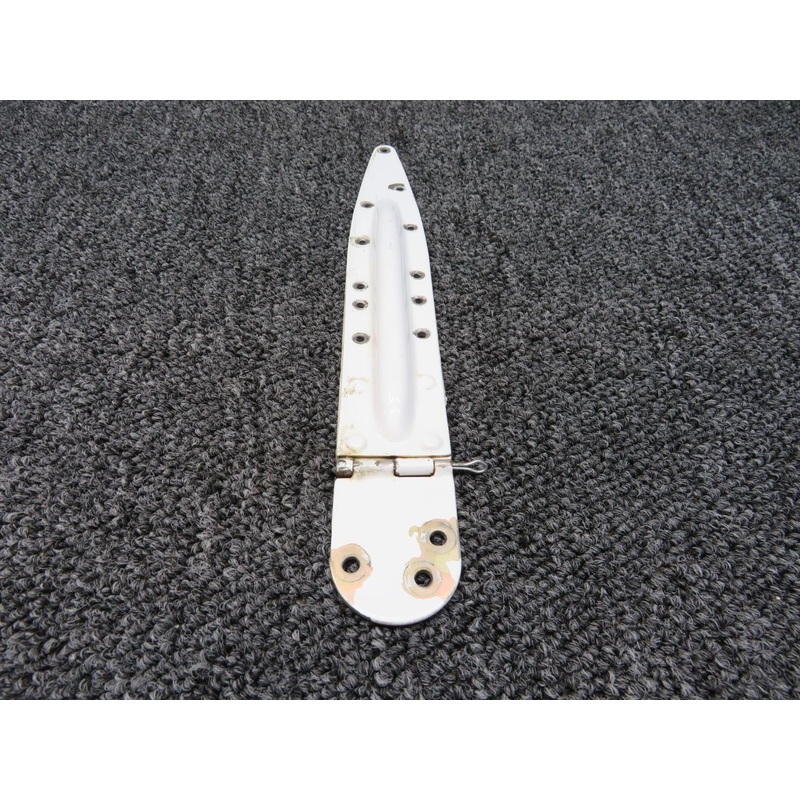 0511237-2 / 0511238-8 Cessna 172S Cabin Door Hinge Upper FWD / AFT RH