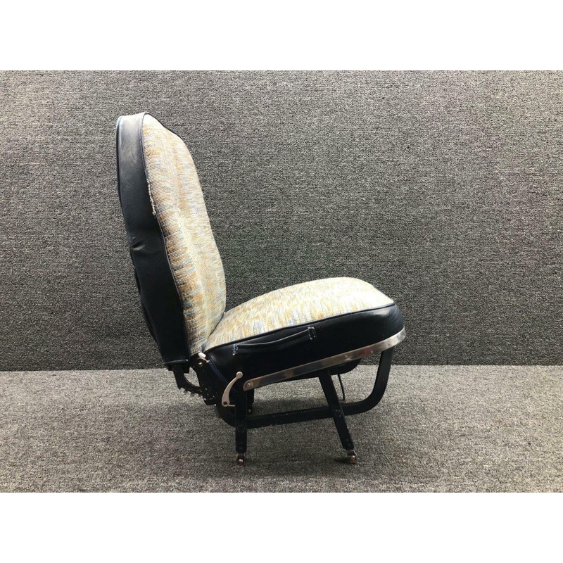 0500210-20 Cessna 172G Seat Assembly Pilot / Co-Pilot (Rails: 11)