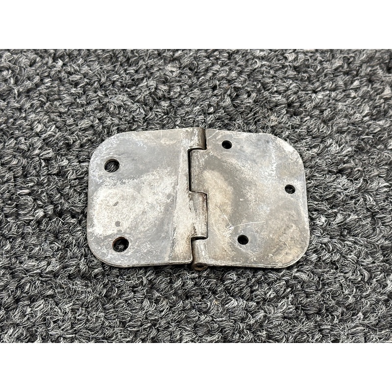 0511280-4 Cessna 172I Lower Cabin Door Forward & Aft Hinge RH W/O Pin (White)