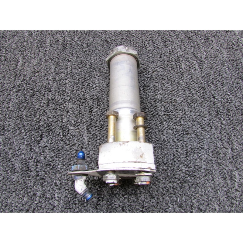 0541124, 1741015-2 Cessna 177RG Axle Assembly has Bracket RH (Aluminum)