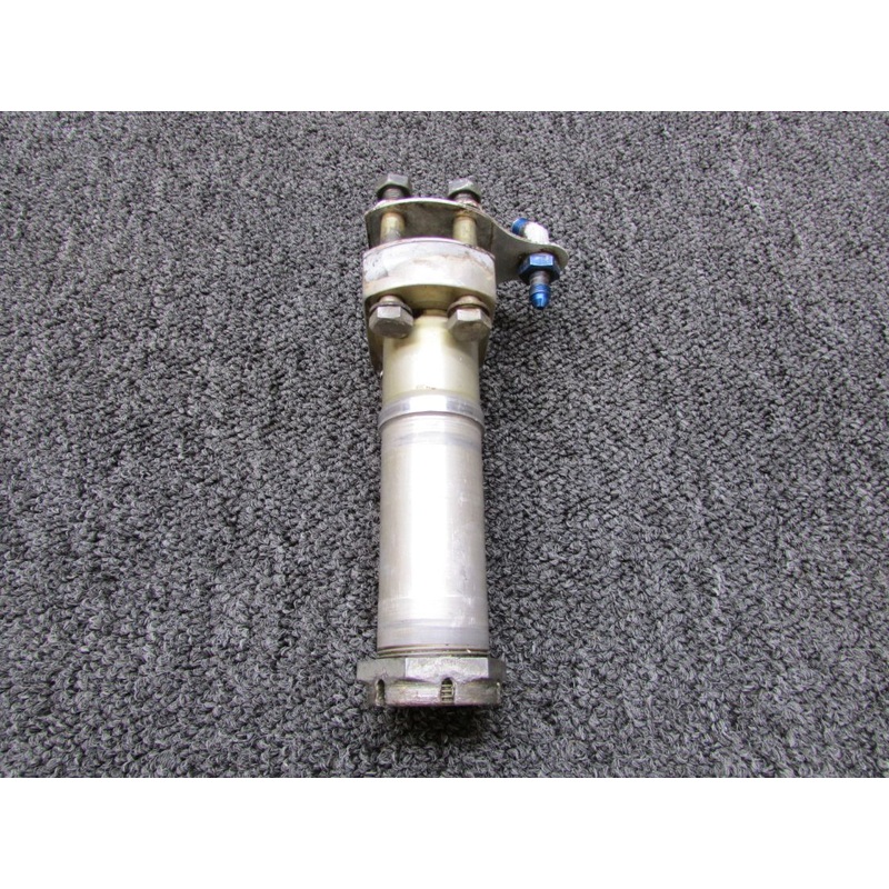 0541124, 1741015-3 Cessna 177RG Axle Assembly has Bracket LH (Aluminum)