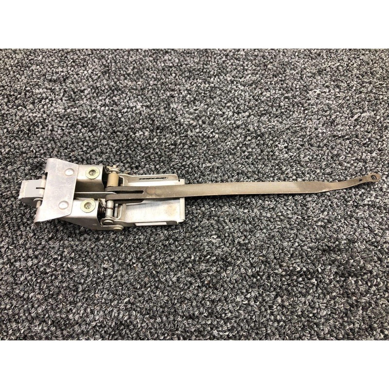 0511112-17 / 0411575-7 Cessna 172 Cabin Door Latch Assembly W/ Strap