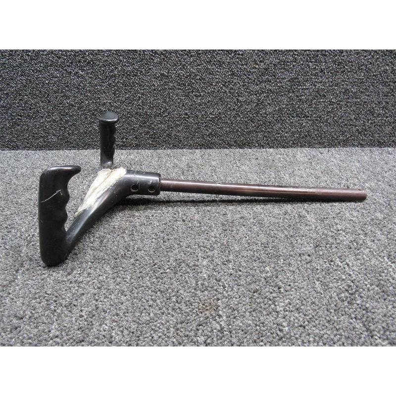0513260-3 Cessna 172P Pilot Control Yoke Assembly W/ Push to Talk Switch