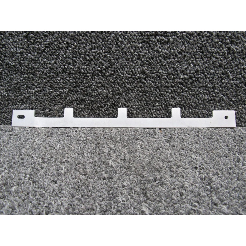 0513560-9 Cessna 172 Seat Plate (NEW OLD STOCK) (SA)