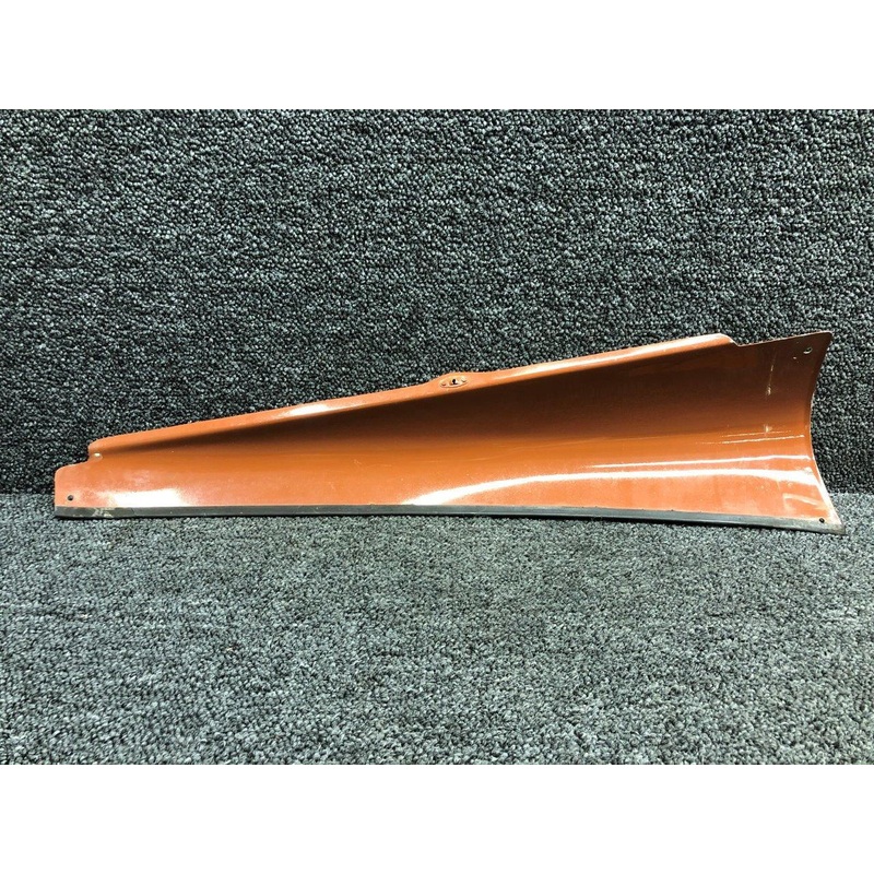 0530010-6 (USE: 0530010-12) Cessna 172N Upper Horizontal Fairing RH (Colored)