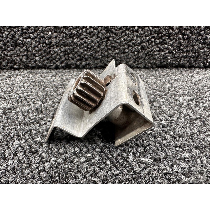 0511262-1 Cessna 172N Cabin Door Rotary Clutch Assembly LH