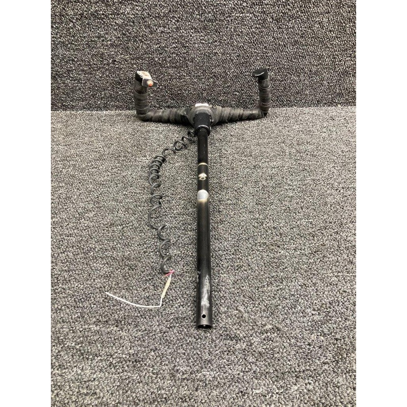 0513239-13 (USE: 0513260-13) Cessna 172L Co-Pilot Control Wheel Assy W/ Switch
