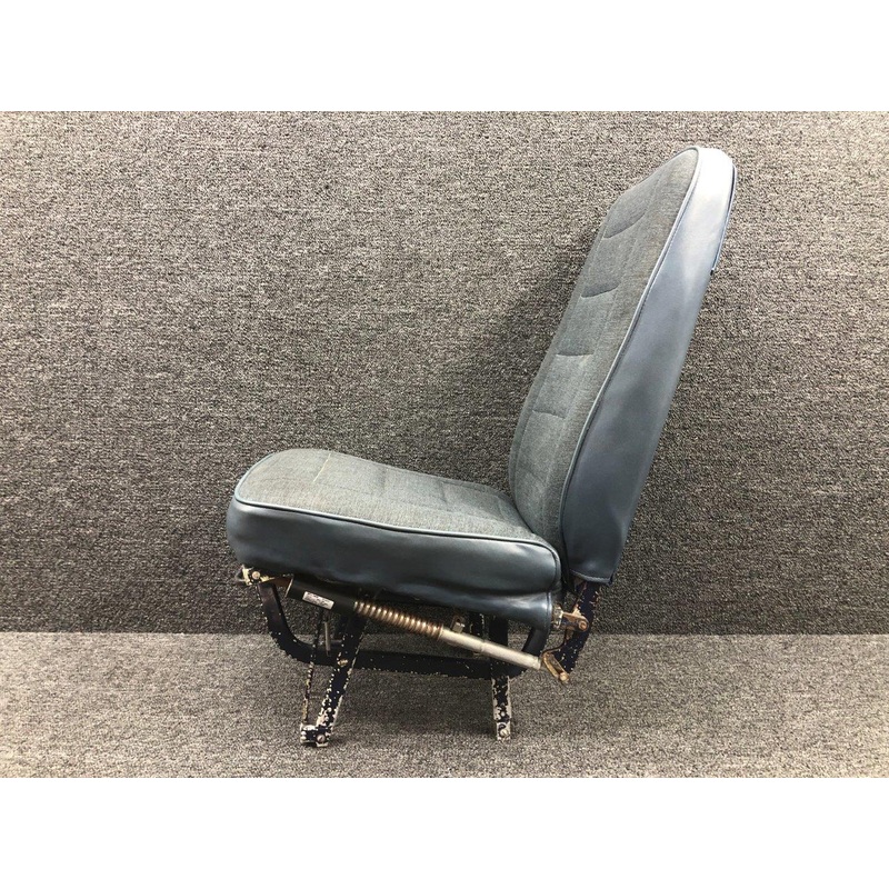 051411-1 Cessna 172RG Co-Pilot & Pilot Seat Assembly (Rails: 11)