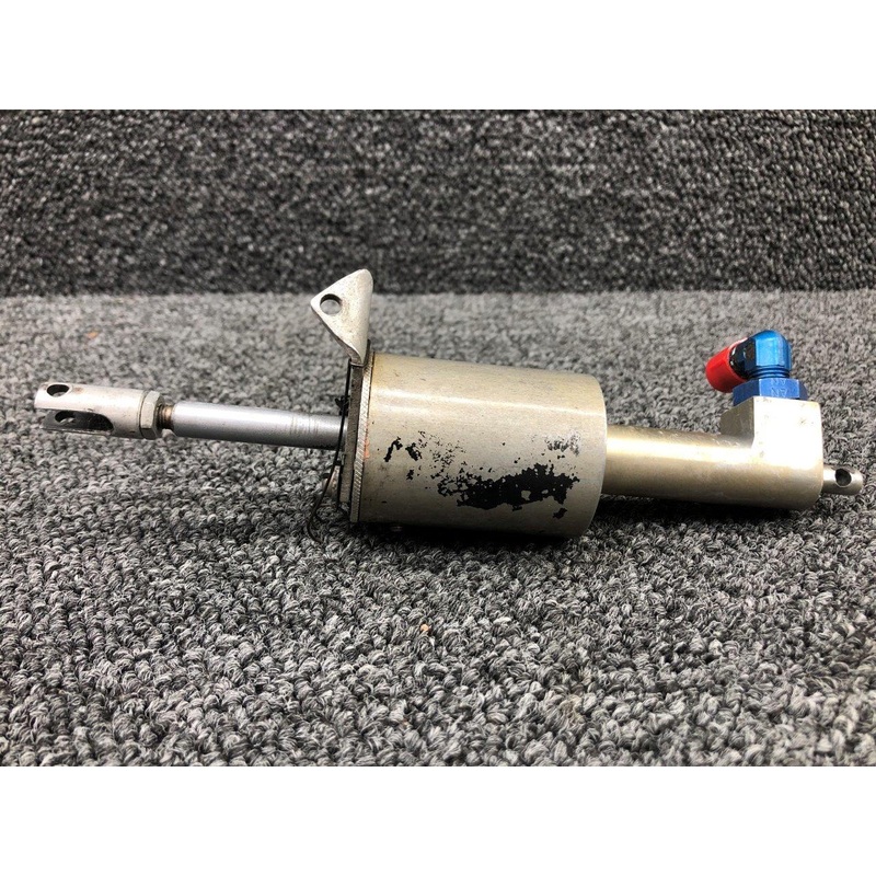 0541138-18 Cessna 172 Master Brake Cylinder Assembly RH