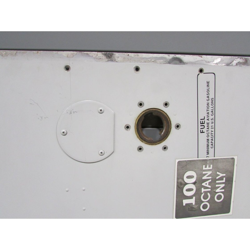 0523521-26, 0426011-4 Cessna 172M Fuel Tank Cover Assembly RH w Adapter (Gray)