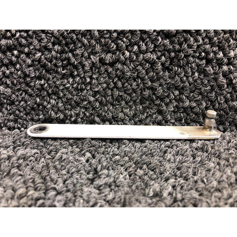 0711021-11 Cessna R172K Cabin Door Window Arm RH