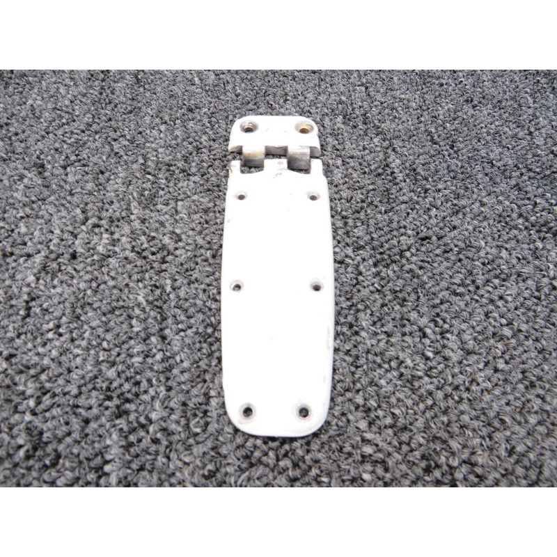 0413426-4 (USE: 0413426-17) Cessna 150 Cabin Door Hinge LH Lower / RH Upper