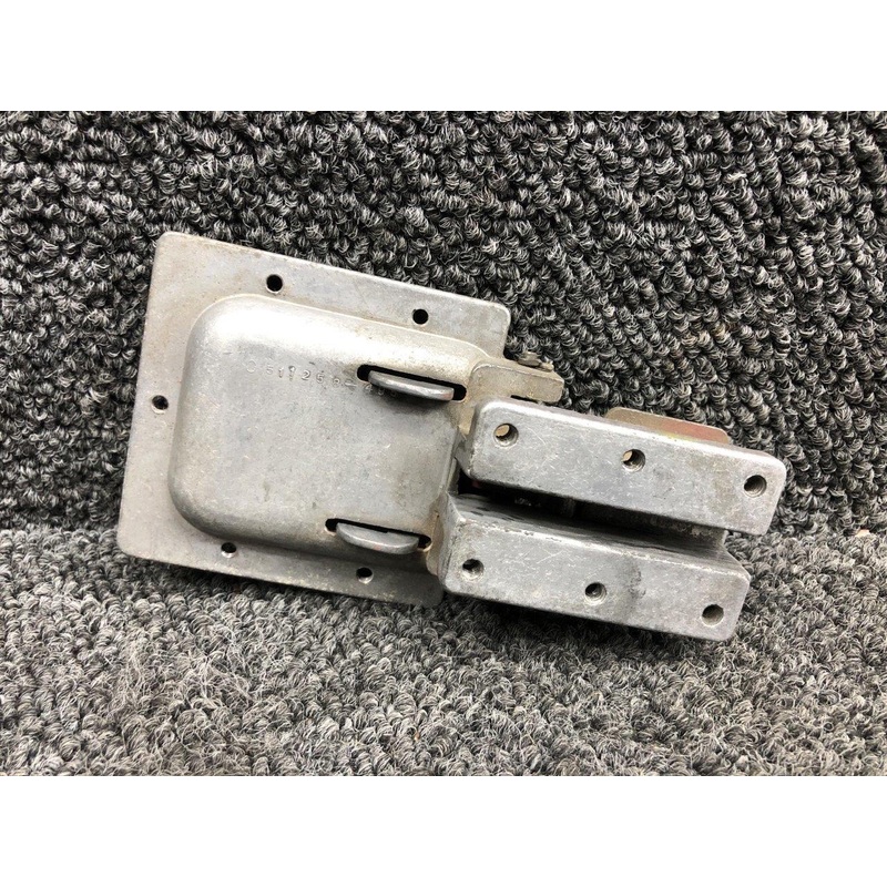 0511258-1, 0417010-2 Cessna 172K Cabin Door Latch Housing LH with Handle