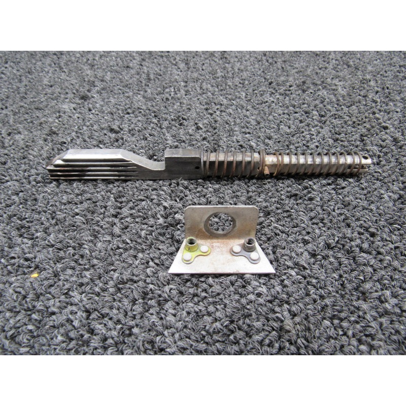 0517012-4 Cessna  172N Right Hand Cabin Door Latch Assembly