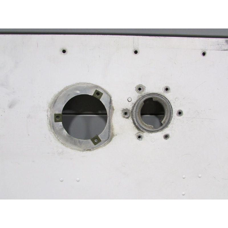 0523521-26, 0426011-4 Cessna 172N Well Tank Cover Assembly RH with Cap Adapter