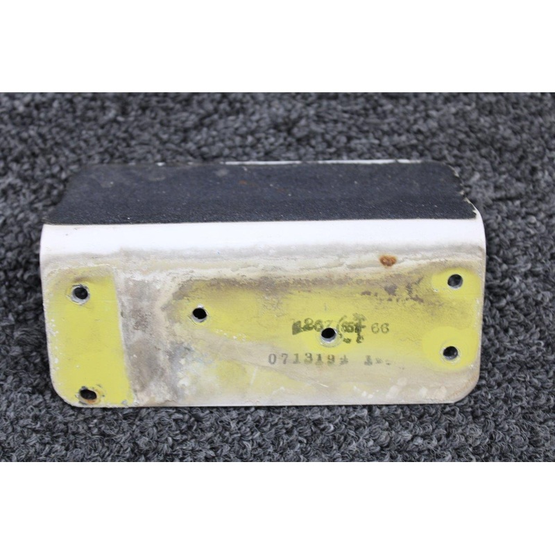 0513395-1 (Use: 0713194-1) Cessna 172M Fuselage Step Forward LH