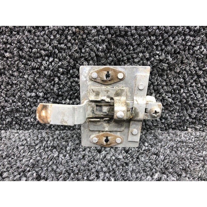 0411590-1 Cessna 175 Cabin Door Thumb Latch LH / RH