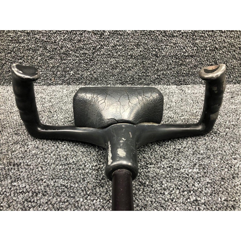 0513260-4 Cessna 172RG Pilot / Co-Pilot Control Wheel (L: 12-1/4, D: 0.745)