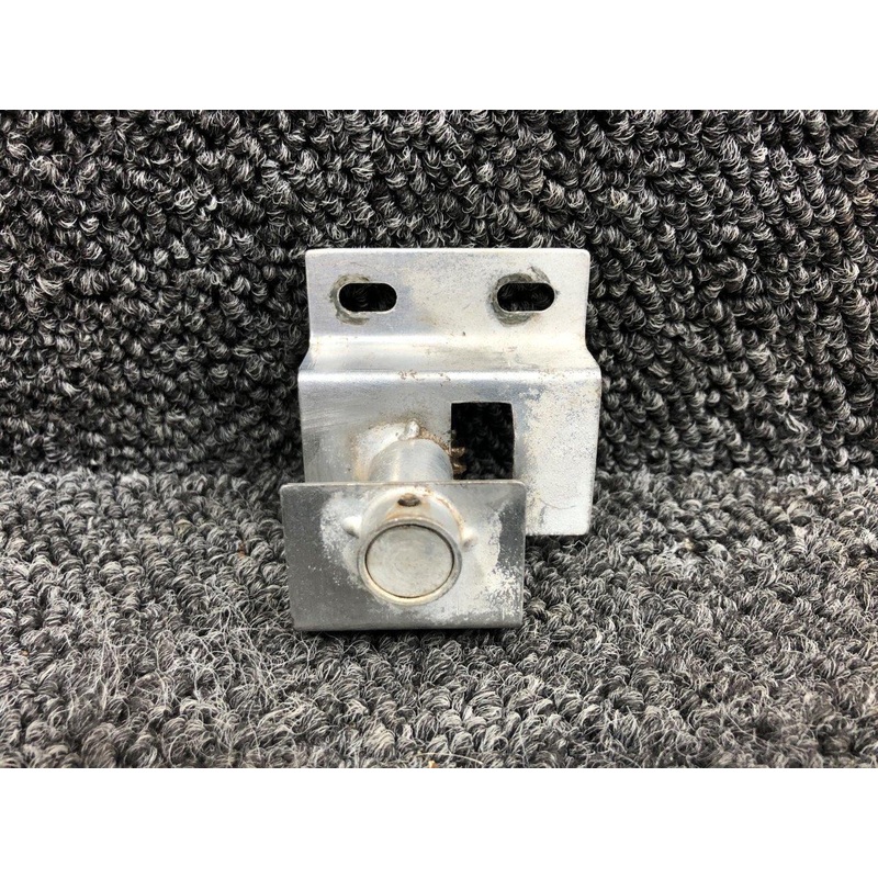 0511262-2 Cessna 172K Cabin Door Rotary Clutch Assembly RH