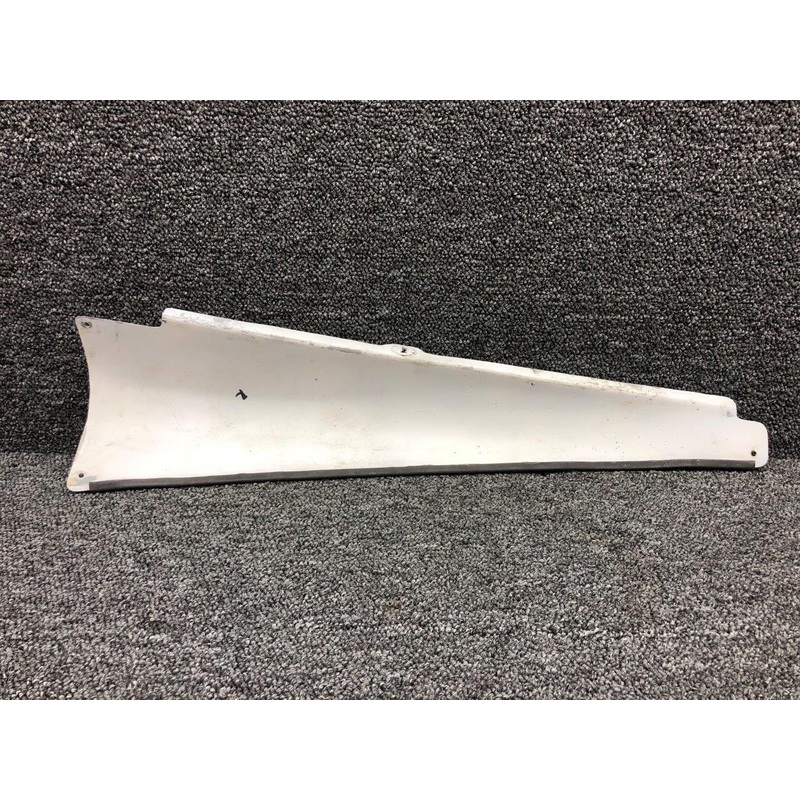 0530010-6 (Use: 0530010-12) Cessna 172RG Upper Horizontal Fairing RH (White)