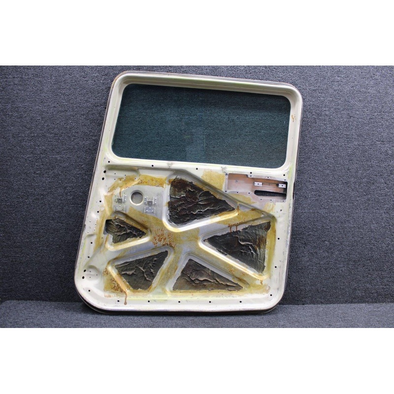 0710620-206 Cessna 182F Cabin Door Structure Assembly RH