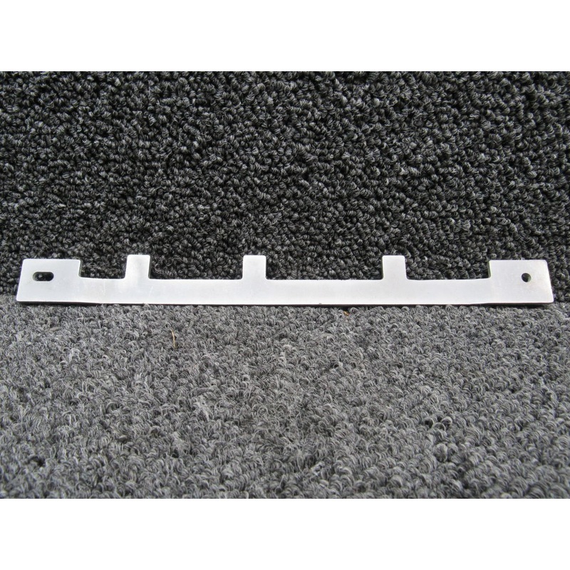 0513560-5 Cessna 172 Seat Plate (NEW OLD STOCK) (SA)