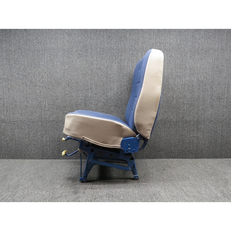 0700630-2 Cessna 182M Vertically Adjustable Seat Assembly RH (Rails: 11)