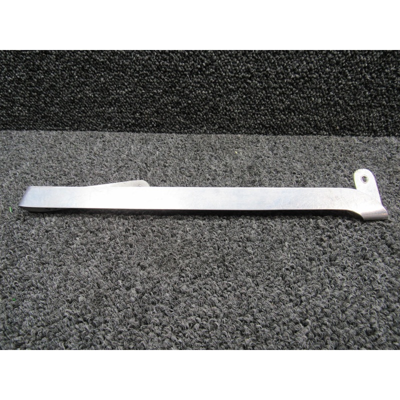 0514131-4 (WEU: 0514131-8) Cessna 172N Seatbelt Retainer RH