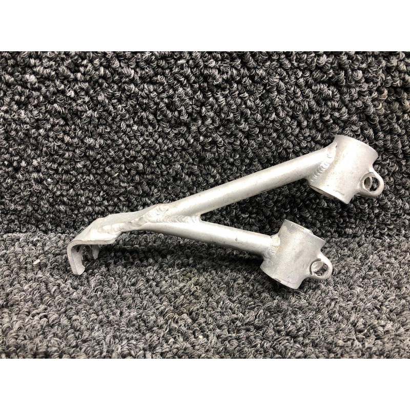 0552147-1 Cessna R172K Cowl Flap Support