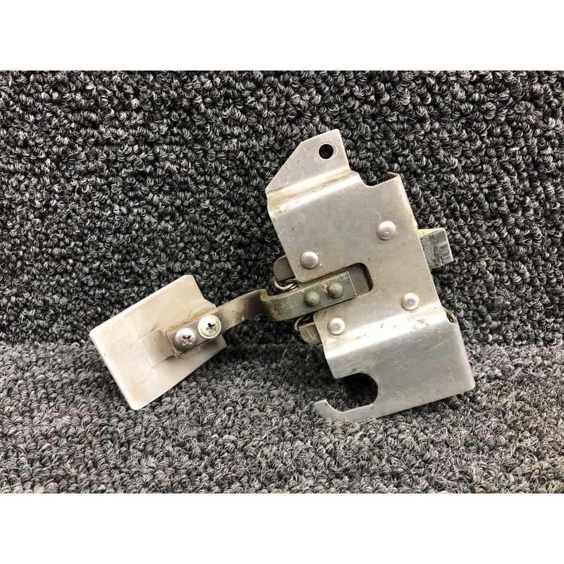 S1359-8 Cessna R172K Baggage Door Latch Assembly