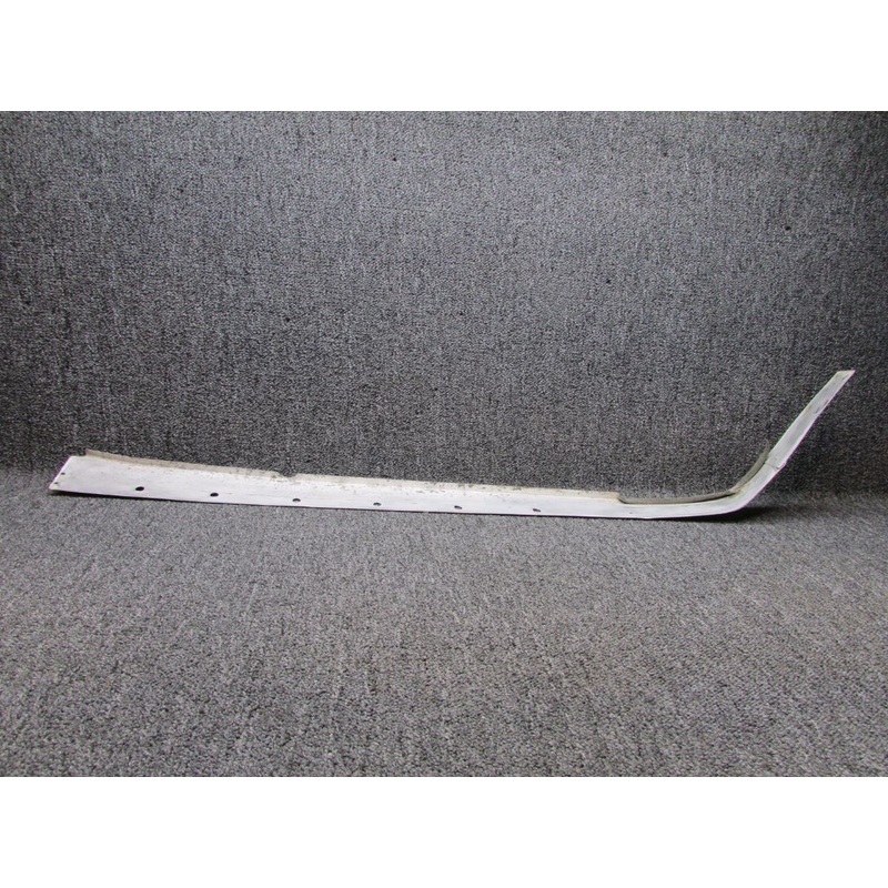 0426003-19 Cessna 150D Lower Wing Fairing RH (White)