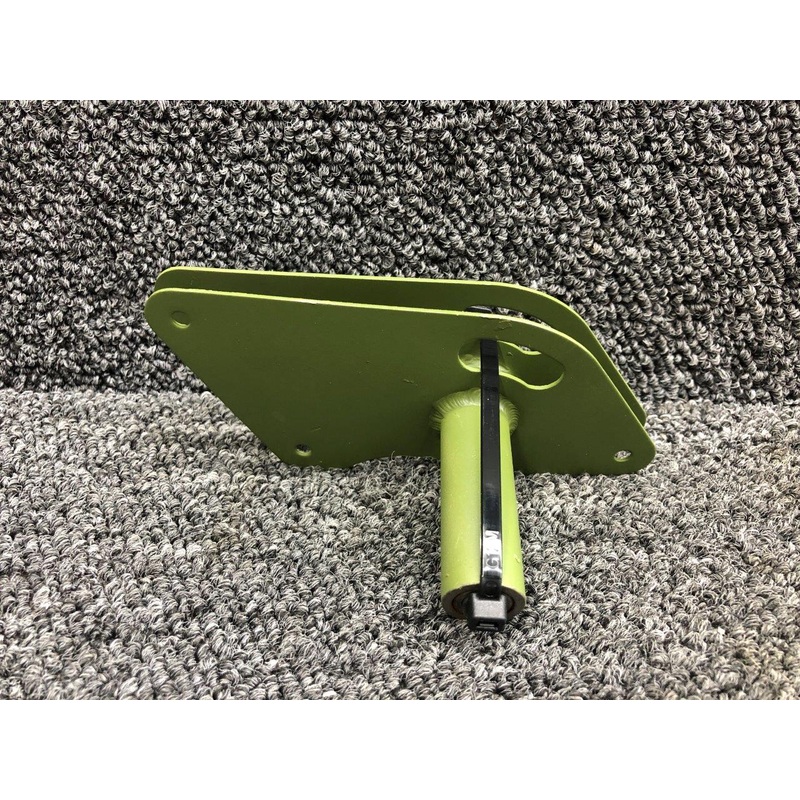 0523223 (USE: 0422430-1) Cessna R172K Aileron Bellcrank Assembly LH (Zinc)