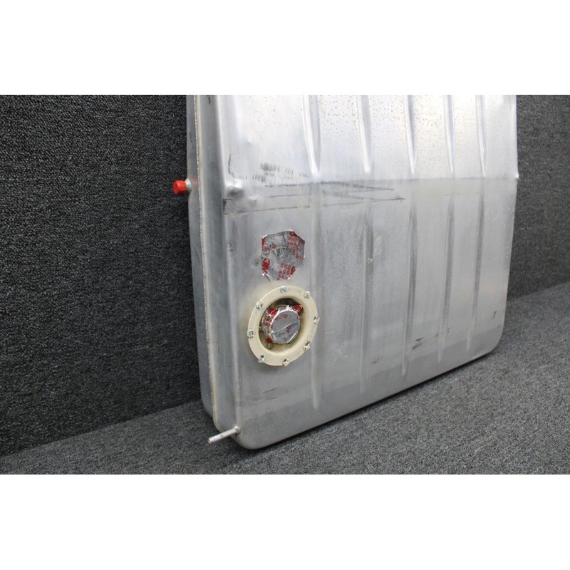 0526007-201 Cessna 172L Fuel Tank Assembly LH